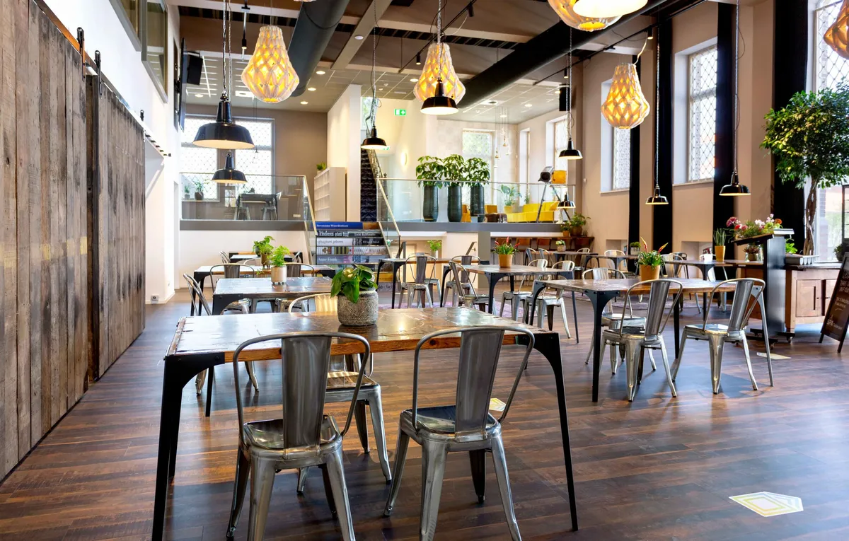 Inspiratieruimte van Martin Cuypers met planten en hout